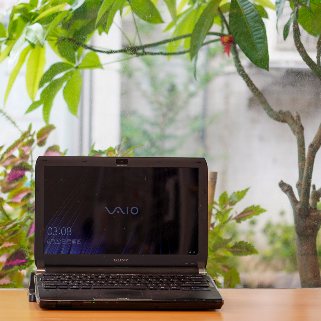 Sony VAIO VGN-TT15TN 台灣版 + VGP-TRTT1專用底座 - 中古品