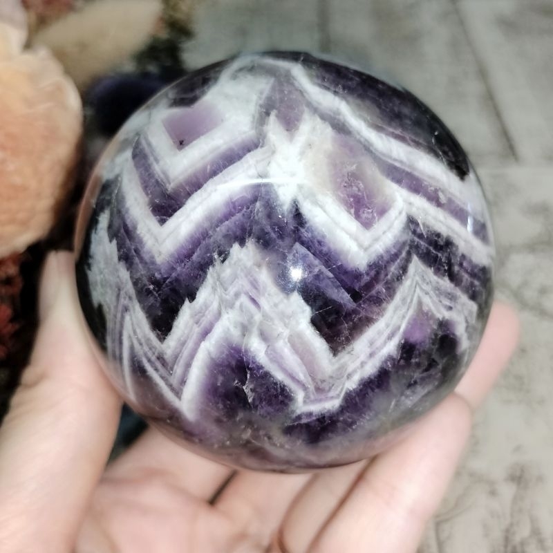 || 精選美球~夢幻紫水晶球-6.7公分•虎牙紫水晶球 閃電紋 ||