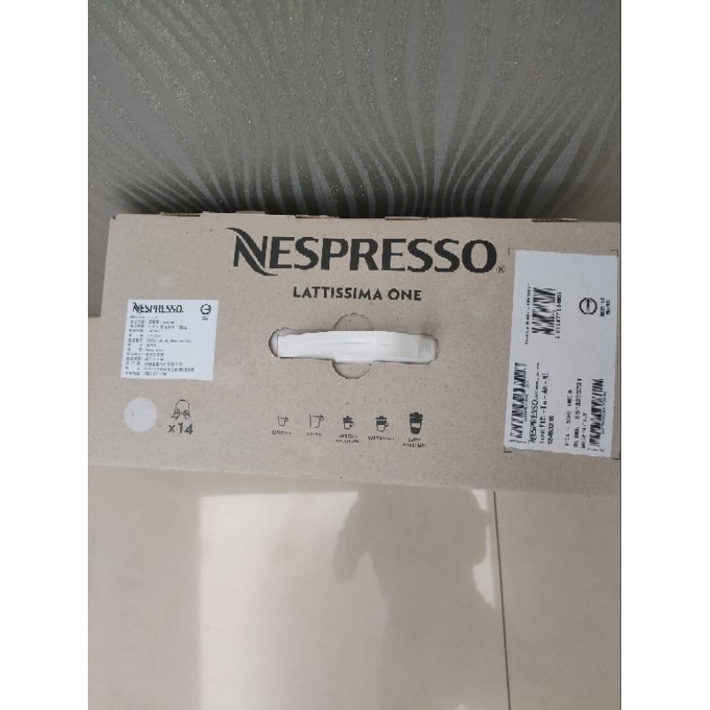 全新膠囊咖啡機 nespresso lattissima one