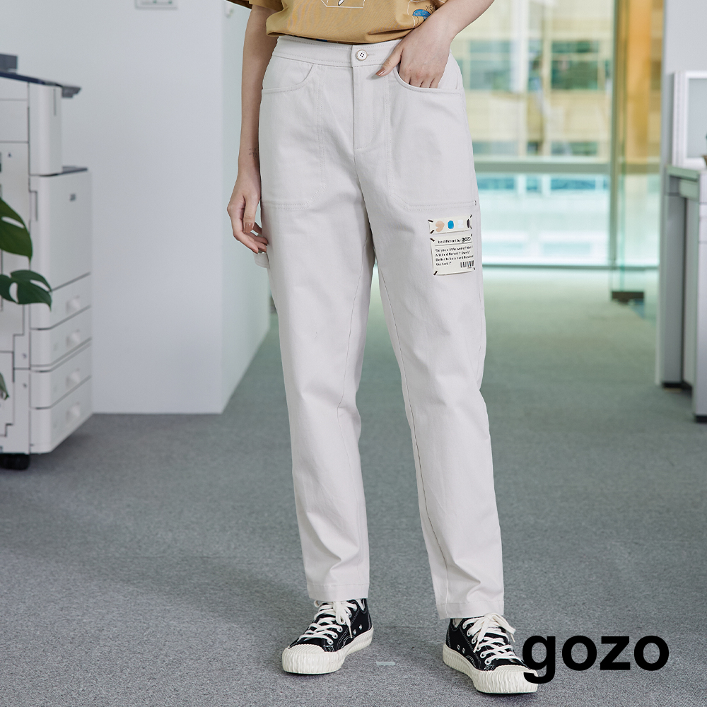 【gozo】➤gozo織標後鬆緊工作男友褲(淺灰/深藍_S/M/L) | 女裝 修身 休閒