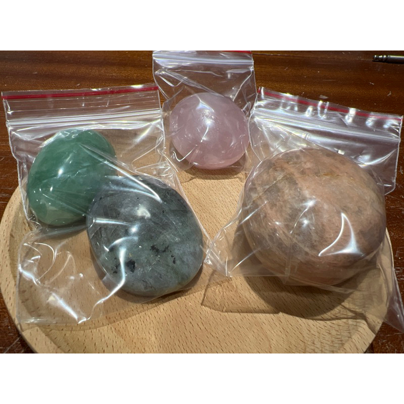 水晶按摩石、小原礦、粉晶、太陽石、綠草莓、拉長石