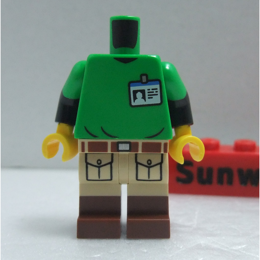 【積木2010】樂高 LEGO 綠色 短上衣 口袋 工作褲 上下身 / 動物 救援 身體+腳 / 71037 8