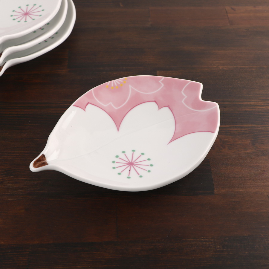 【陶八】 有田燒櫻花造型5寸皿 點心盤  禮品 日本製 絕版品 日本食器
