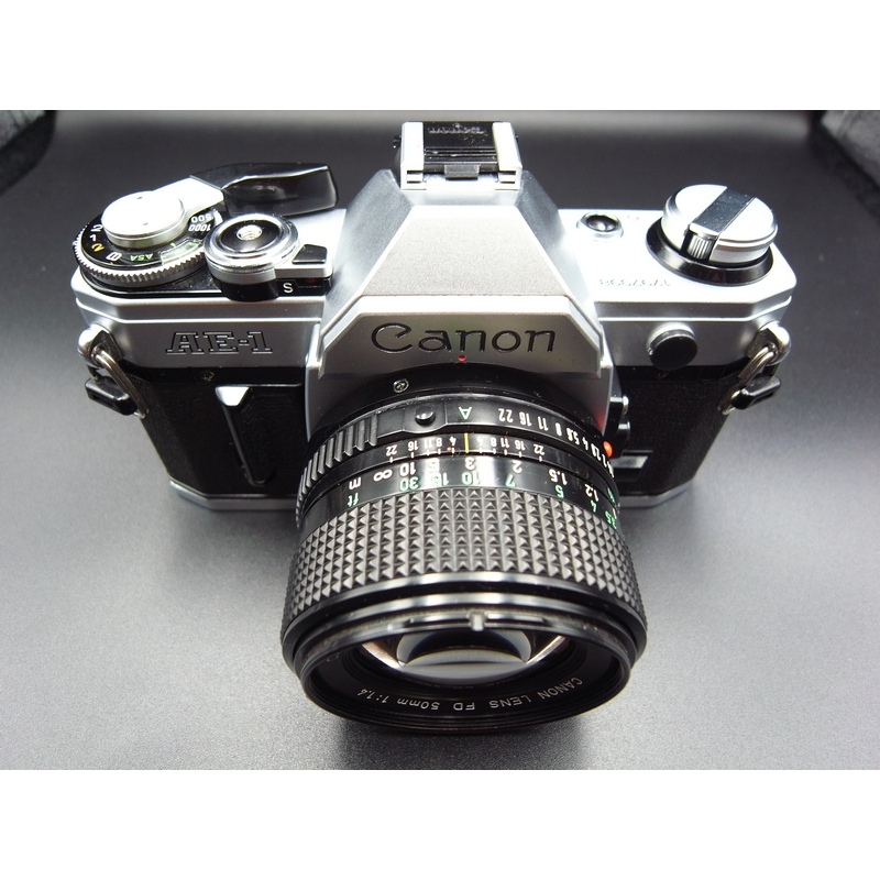 經典款CANON AE-1+CANON FD 50mm F1.4FD大光圈(標準鏡頭) 輕巧文青相機135底片機8成新