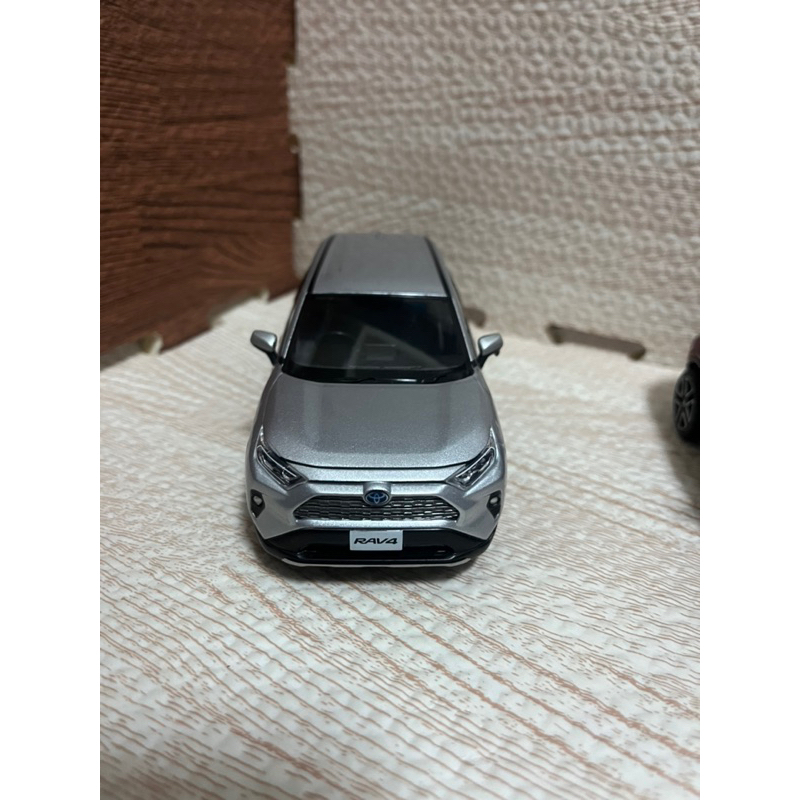 現貨 TOYOTA RAV4 Hybrid 極光銀 1/30 日規原廠模型車 附模型展示盒