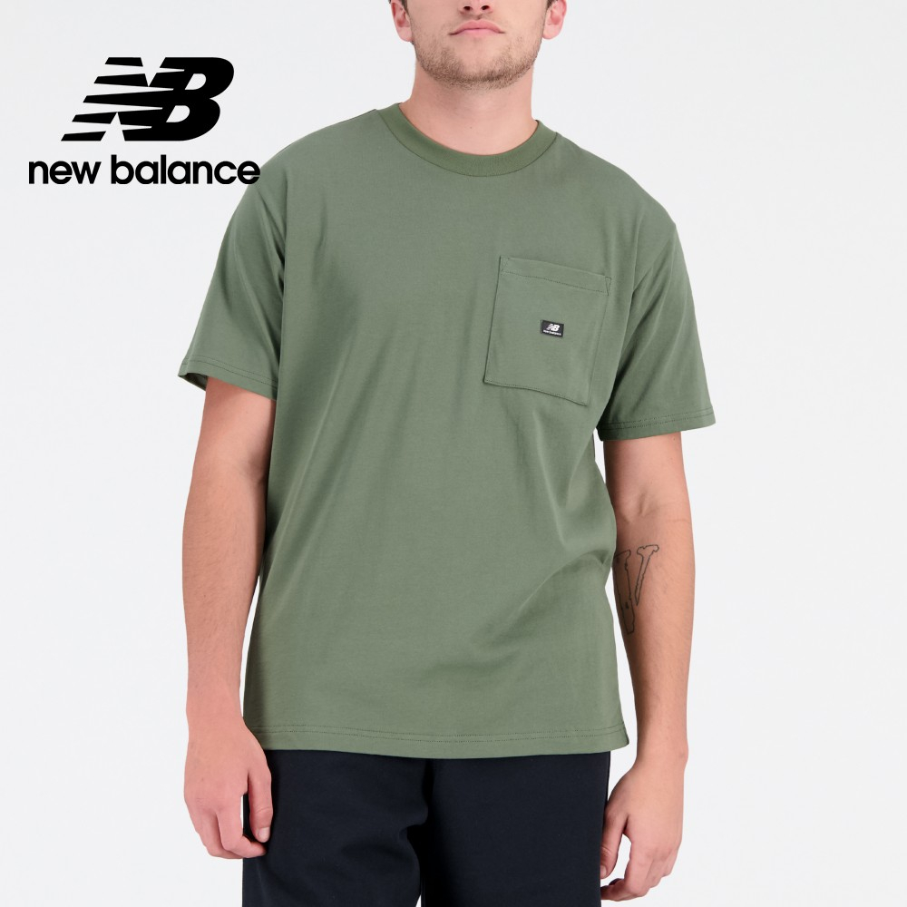 【New Balance】 NB 圓領親膚口袋短袖上衣_男性_綠色_MT31542DON