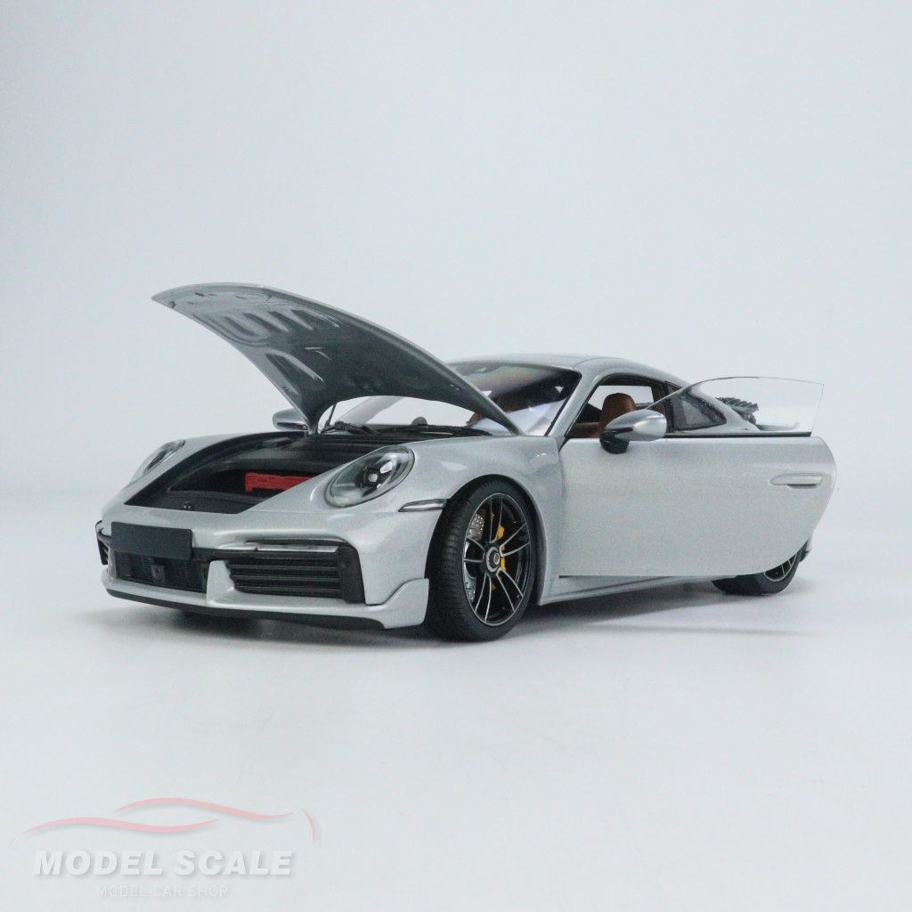 【模例】Minichamps 1/18 Porsche 911 992 Turbo S Coupe Sport GT銀