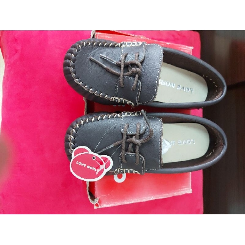 全新【愛的世界】咖啡色童鞋19號（16～19），【賣150元】