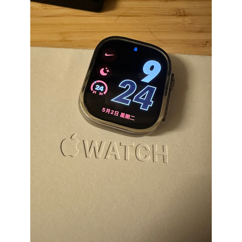 apple watch ultra 鈦金屬錶殼 白色海洋錶帶
