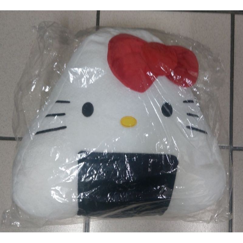 hello kitty三角飯糰抱枕