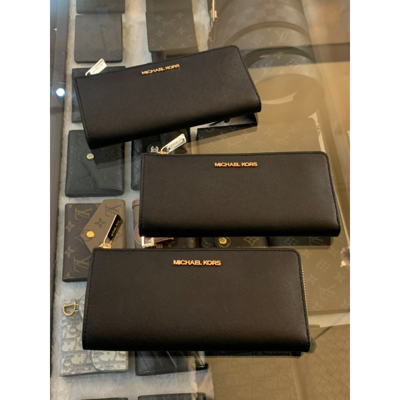 Limit精品✔️MK Michael Kors 經典 立體金色鐵牌字母Logo 黑色素面 女生 女款 L型長夾 無盒