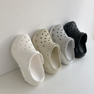 -EJ-現貨 CROCS CLASSIC MEGA CRUSH SANDAL 光輪 超厚底 洞洞鞋 涼鞋 黑 白 奶