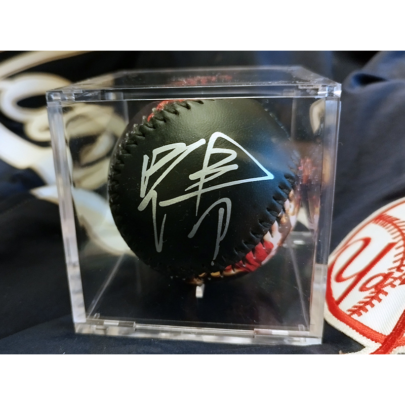 【小群收藏家】🔥 林智勝-簽名球 (含球盒)-特殊紀念球-親筆簽名字跡漂亮