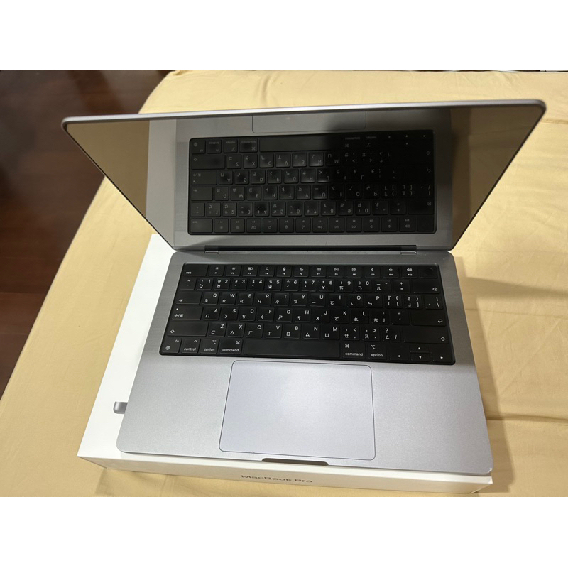 Apple 2021 MacBook Pro 14 M1 Max 32G ram / 512GB SSD