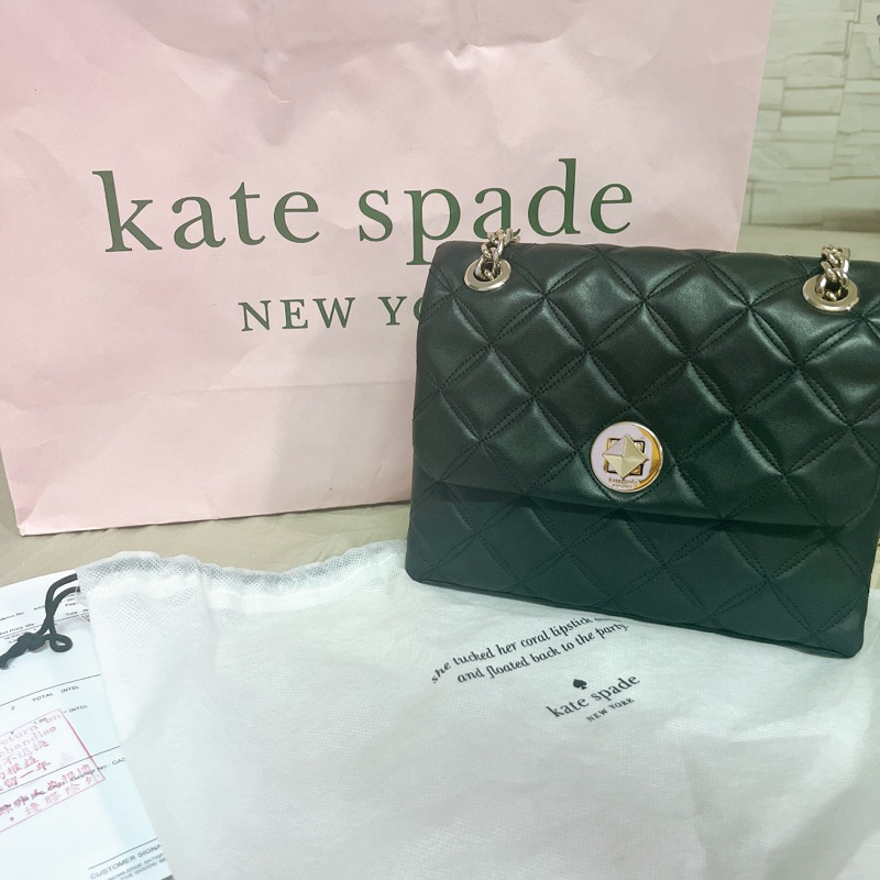 全新KATE SPADE 菱格紋皮革方型旋扣鎖頭金色鏈帶兩用包(黑色)