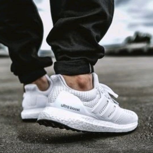 99%新 愛迪達ADIDAS ULTRA BOOST 白 慢跑鞋-男S77416  慢跑鞋