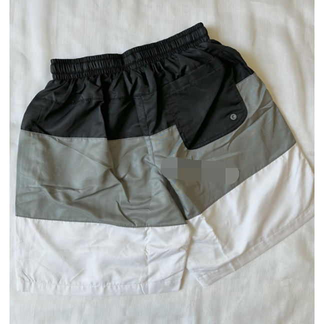 [從未穿出門過、未下水、原購價1280] NIKE 黑灰白漸層拼接海灘褲 M號 拼色 短褲 海灘褲 男生 質料舒適