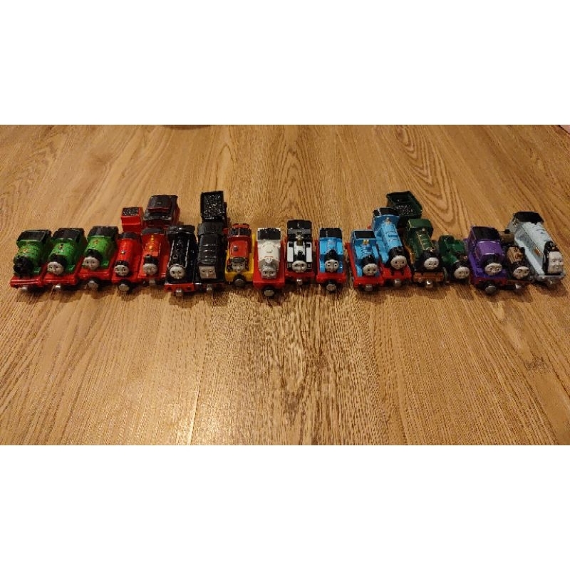 正版湯瑪士小火車18台，一批出清/托馬斯軌道車 小火車 套裝 兒童玩具 合金磁性