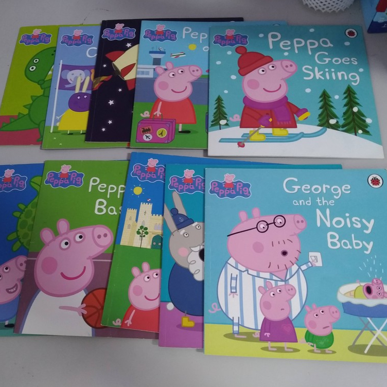 佩佩豬旅行袋套書Peppa Pig Bag(10本平裝故事書+1綠色提袋)(含運/限店到店/郵寄)