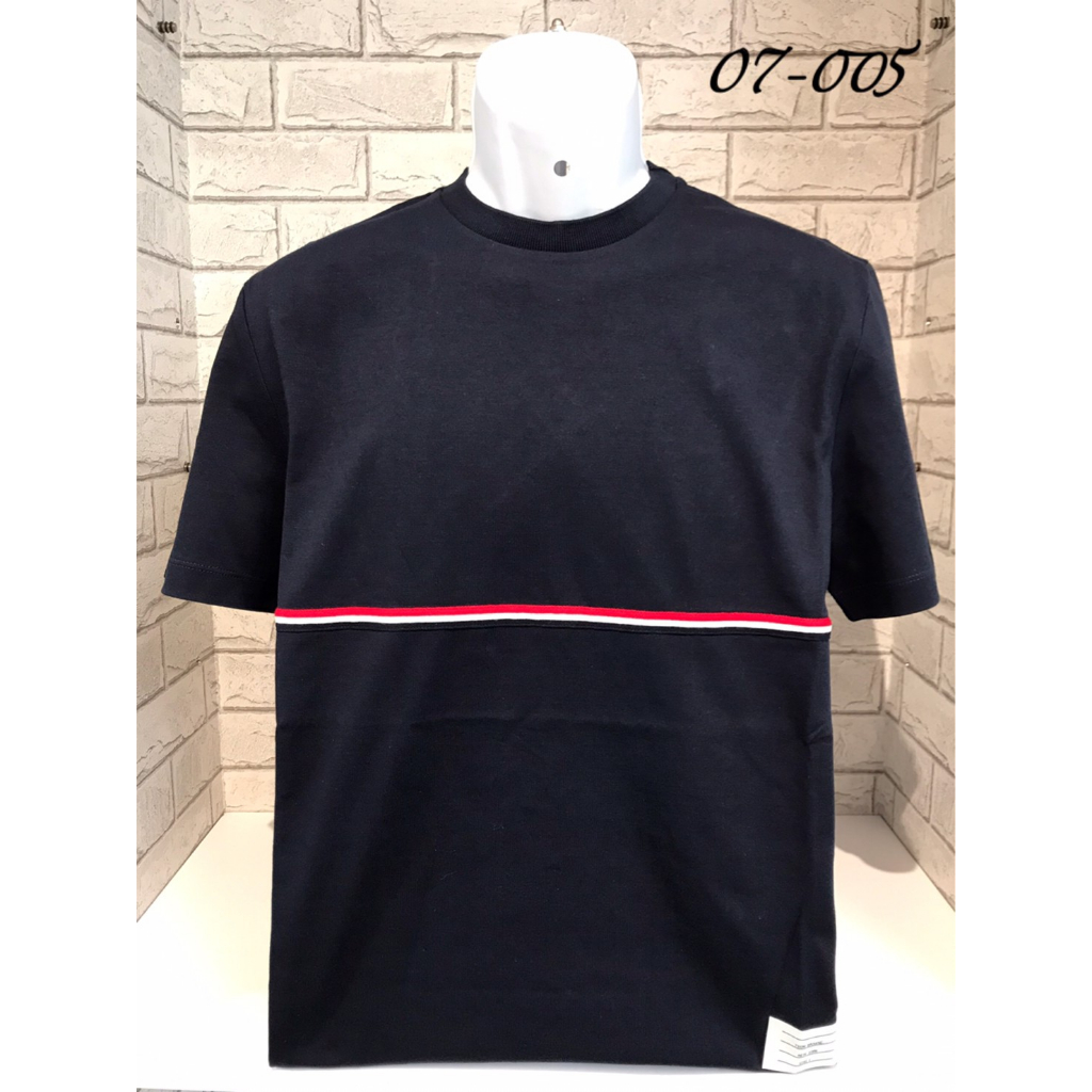 高雄凡賽斯歐洲精品 THOM BROWNE TB 經典款 基本款 環繞三色線條織帶 深藍 素T 短T/T-SHIRT
