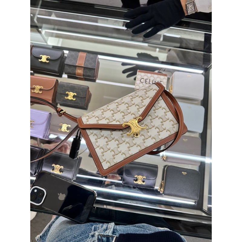 日本專櫃購入 Celine 肩背包 標誌印花牛皮革ENVELOPPE TRIOMPHE手袋