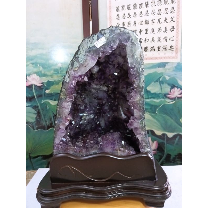 ((異像全骨幹水晶洞巴西紫水晶洞19.26kg))  含鈦黃磷鐵礦  晶簇 共生藏風 納氣