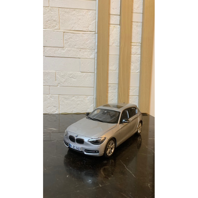 1/18 BMW 1 series F20 模型車 銀色