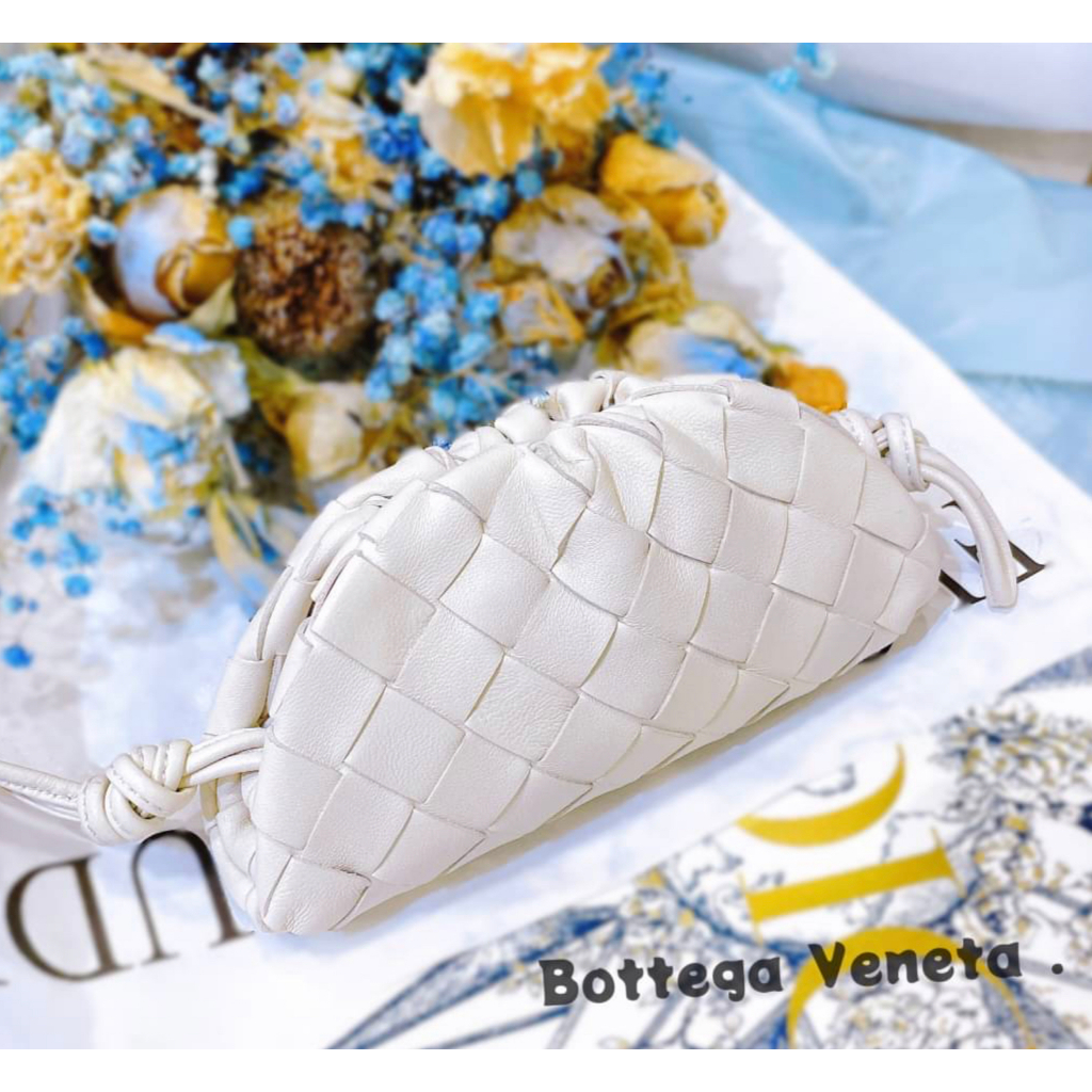 二手旗艦 BOTTEGA VENETA BV 白色 小牛皮 MINI 雲朵包 斜背包 (中友店)