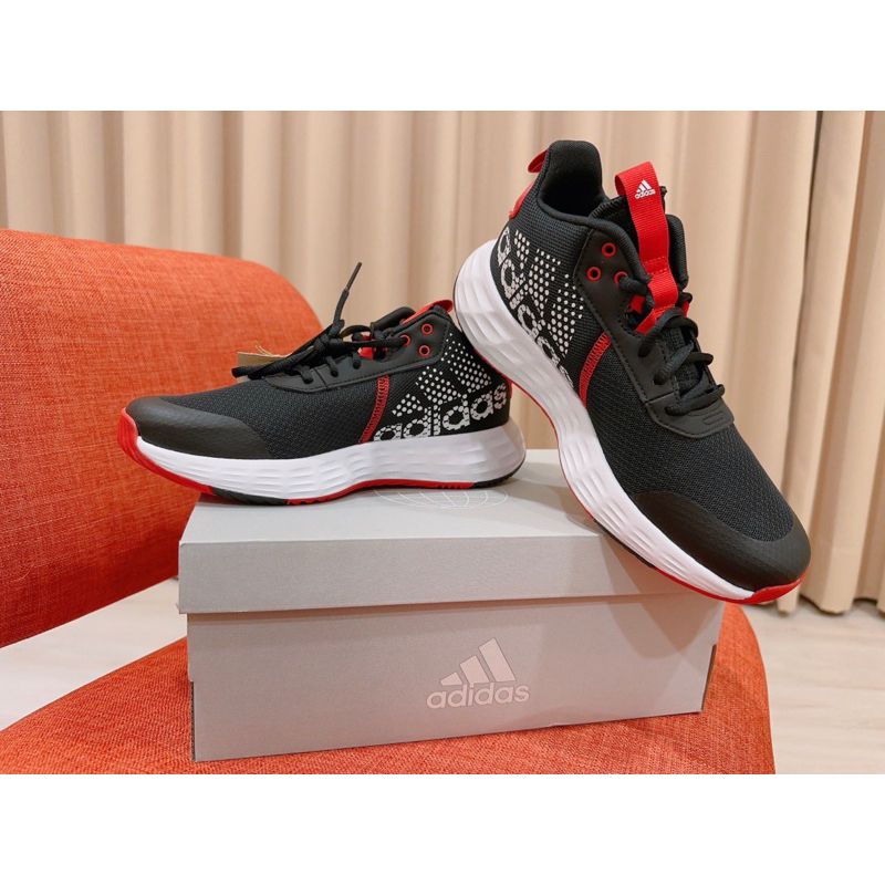 Adidas女生籃球鞋