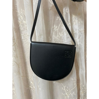 LOEWE Heel Pouch 斜背翻蓋馬鞍包(黑)
