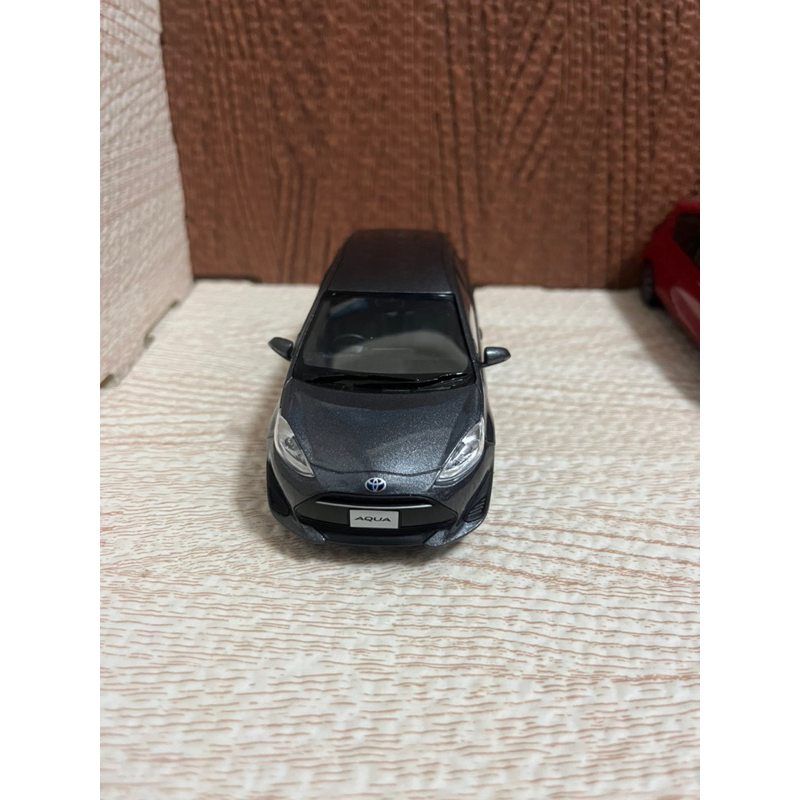 Toyota Prius c 1/30 雲河灰 日規展示模型車 iRent 附展示盒