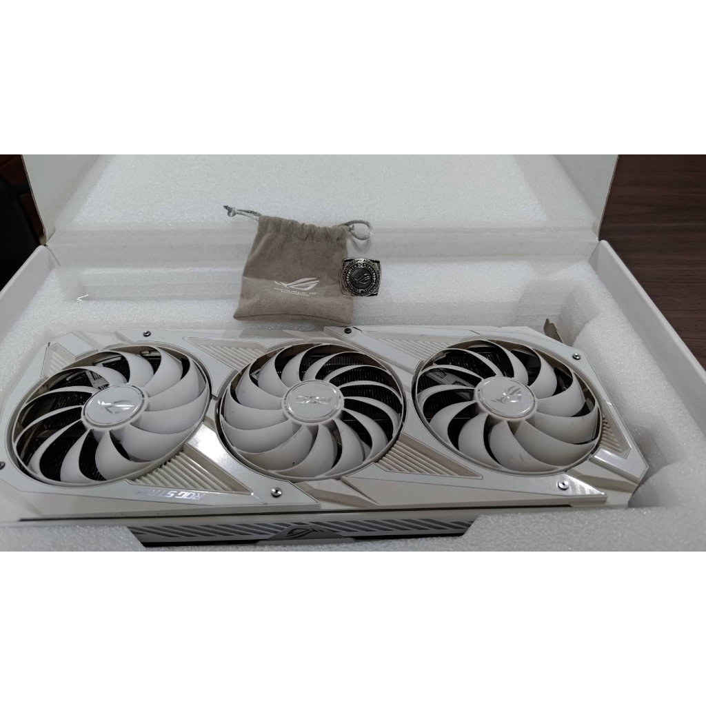 華碩 ASUS ROG RTX 3070 稀有絕版白卡