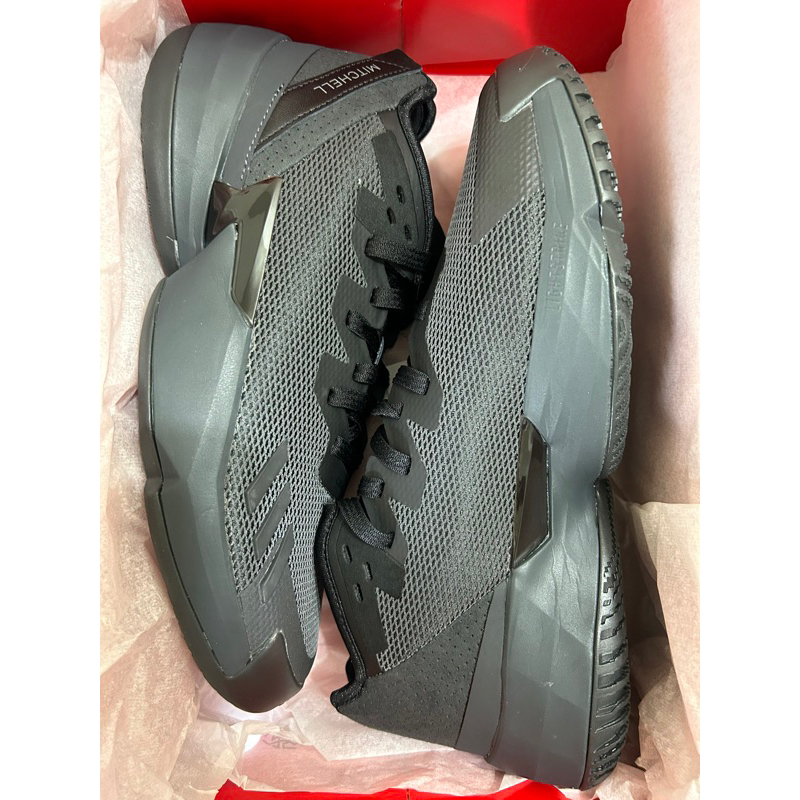 adidas D.O.N issue #4 triple black 黑武士 實戰籃球鞋