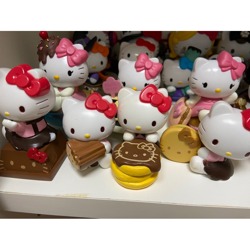 hello kitty 甜點🍮系列公仔14隻馬卡龍.草莓鬆餅🥞.巧克力🍫甜甜圈等等造型公仔