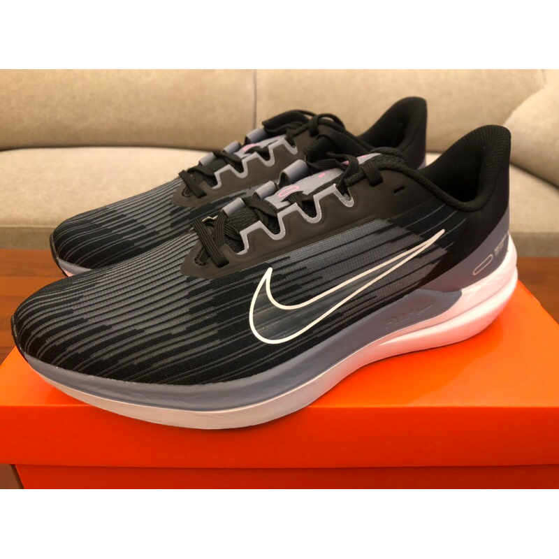 降價公司貨Nike Air Winflo 9 黑灰白 US9.5輕量男鞋 慢跑鞋 跑步鞋 走路鞋 實穿DD6203008