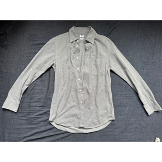 男生灰色長袖釘釦領棉質襯衫