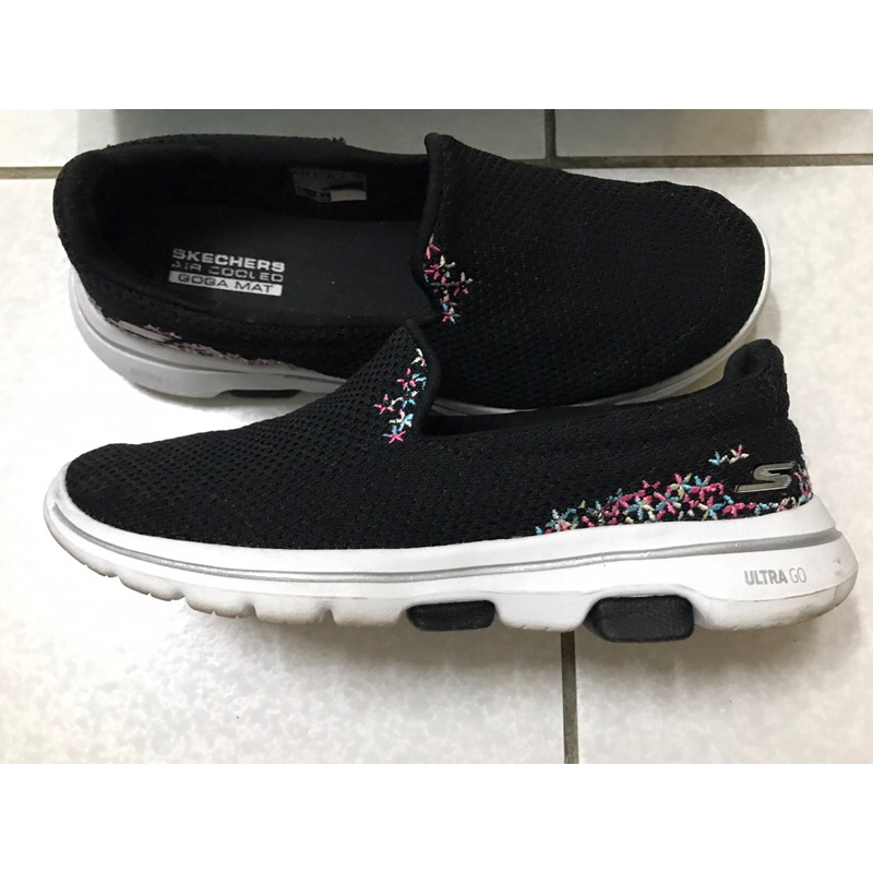 SKECHERS GoWalk5懶人鞋黑色37號（7號）小花裝飾休閒鞋