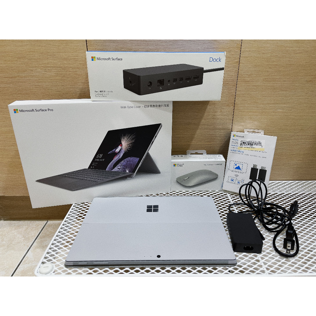 [二手] Surface Pro 5 i5/8G/128GB 銀色 原廠鍵盤 + 滑鼠 + Dock + 無線顯示轉接器