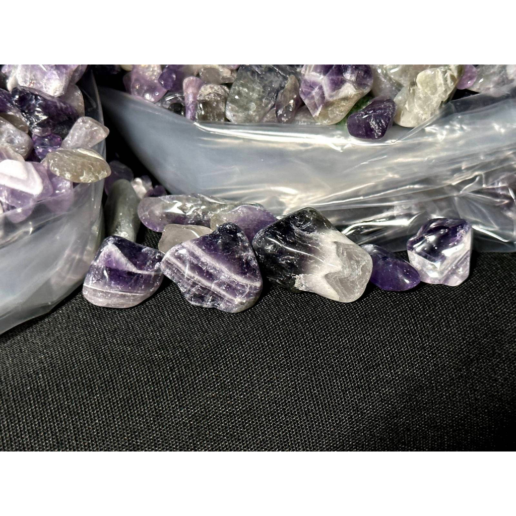 純正天然紫水晶《紫白水晶》好貨色碎石．100公克28元