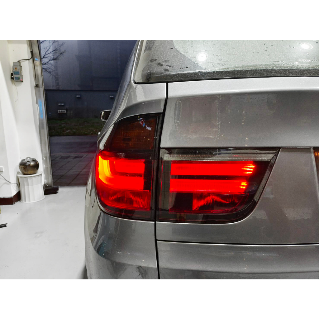 台灣之光 現貨 BMW X5 E70 09 07 10 08年小改款後期款燻黑墨殼LED光柱後燈組尾燈組