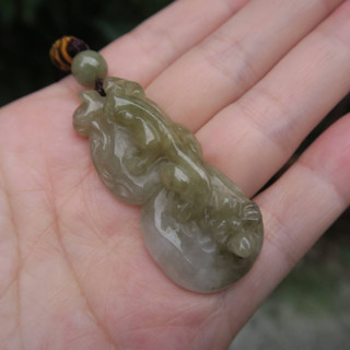 Coco緬甸玉 招財螭龍掛件 手工雕刻 水頭飽滿 翡翠a貨附證書現貨在臺北市