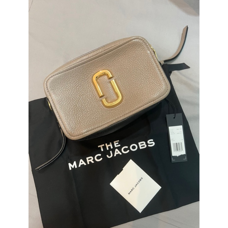 【全新轉賣】 Marc Jacobs MJ Softshot 21 相機包 斜背包（可可灰）