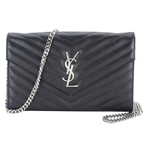 YSL MONOGRAM系列V字縫線魚子醬牛皮金屬LOGO金鍊斜肩信封包(黑x銀)｜JS Maxx官方旗艦館