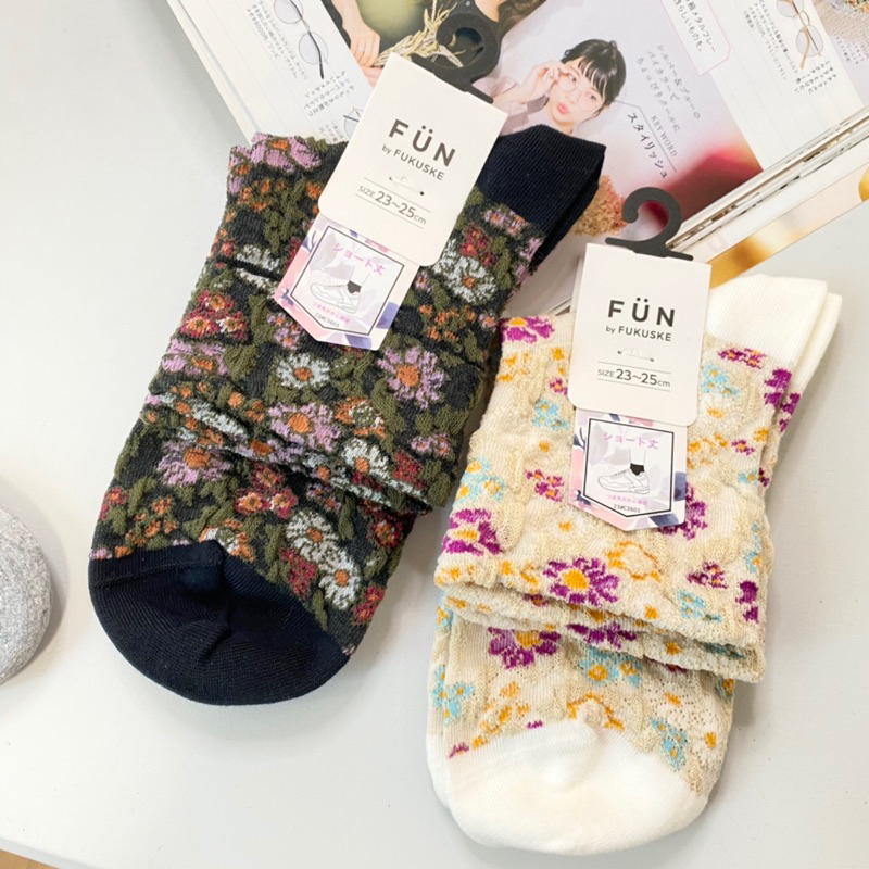 [現貨🇯🇵🔜]  浪漫 小碎花 中筒襪 穿搭 休閒 花朵 日本進口 福助 日本襪子 穿搭 襪子