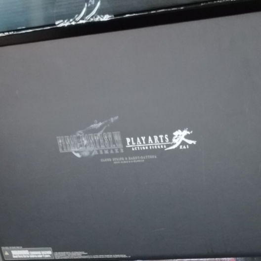 全新未拆 FINAL FANTASY VII REMAKE PLAY ARTS 改克勞德‧史特萊夫＆哈迪‧戴德那 僅模型