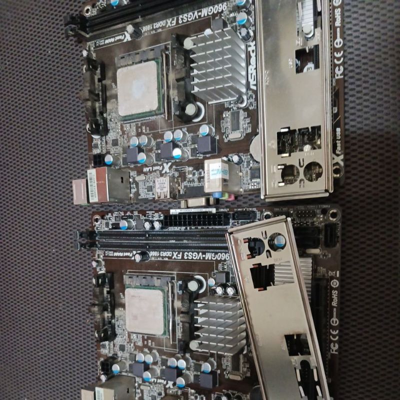出售很熱情的兩顆AMD fx-6300 CPU， 送你兩張主機板。 兩顆只賣500元