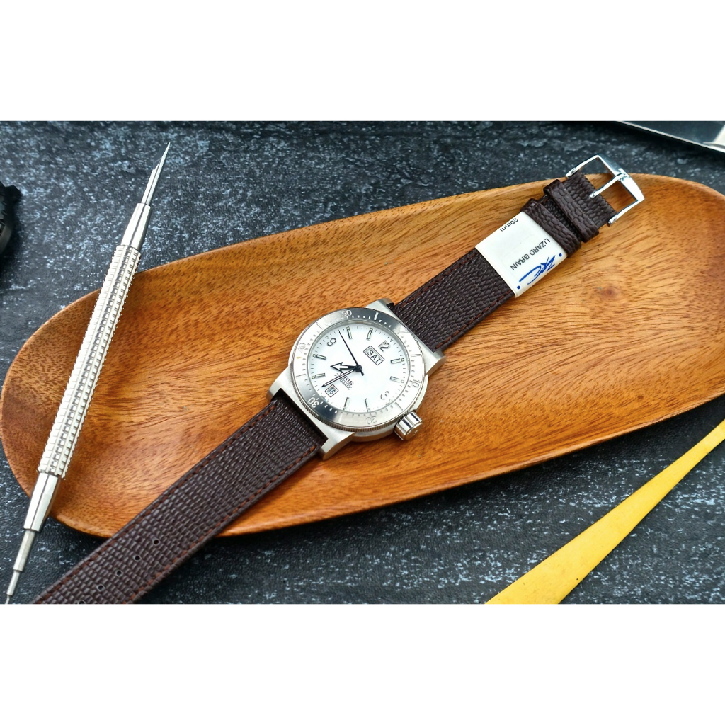 20mm lizardcalf庫存新品出清法國品牌ＺＲＣ時尚美型咖啡色蜥蜴皮紋路真皮錶帶～薄型紳士錶必備配件