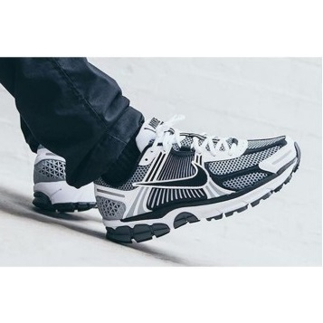 【吳公先生】Nike Zoom Vomero 5 SP 黑白 透氣 輕量 機能 穿搭 休閒 慢跑鞋 CI1694-001
