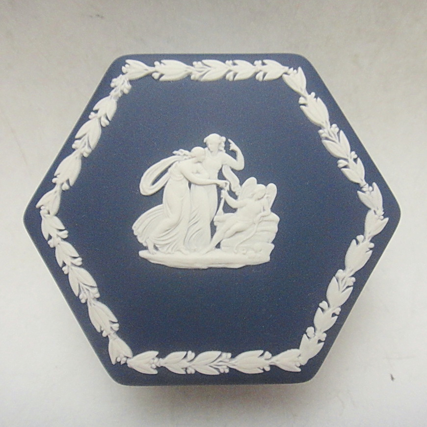【拾年之路】 英國製Wedgwood波特蘭碧玉浮雕六角形珠寶盒/飾品盒(免運)