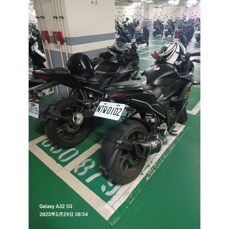 Suzuki gixxer250sf 排氣管 Sc碳纖維 全段排氣管改裝 已安裝閥門可隨時開關變身，驗車也可以。可議價